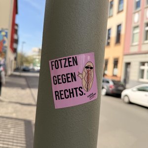 Bitte mit GWN-Sticker überkleben (bald im Shop?)