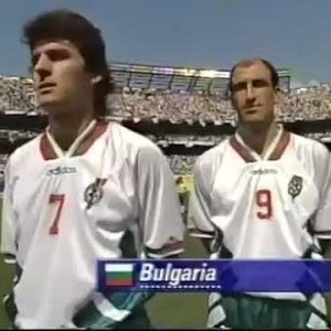 Bitte erhebt euch für die bulgarische Nationalhymne