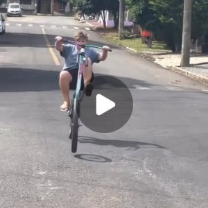 Skeletor lernt Fahrrad fahren