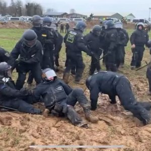 Schlammzauberer besiegt Polizei