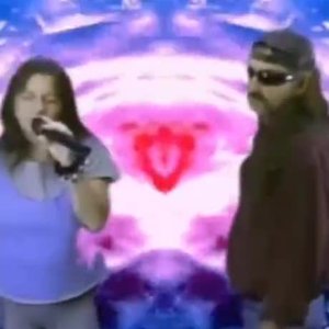 Ken und Huhn singen uns ein Ständchen