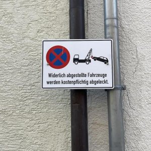 Neulich bei Familie Panic vorm Haus