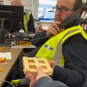 Gib jemandem etwas beim Telefonieren, und er wird es immer nehmen