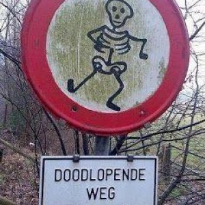 Achtung! Dumme Hurensöhne auf dem Weg!