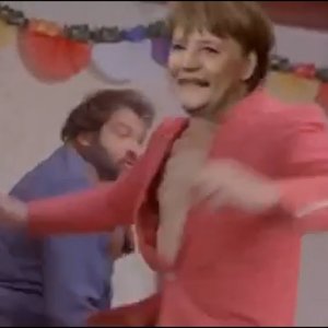 Bud Spencer Verprügelt die gesamte Regierung